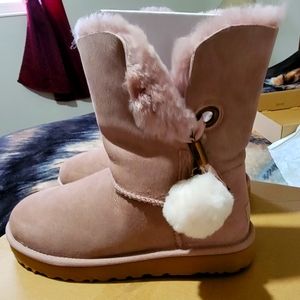 NIB Irina Star Charm UGG Boots